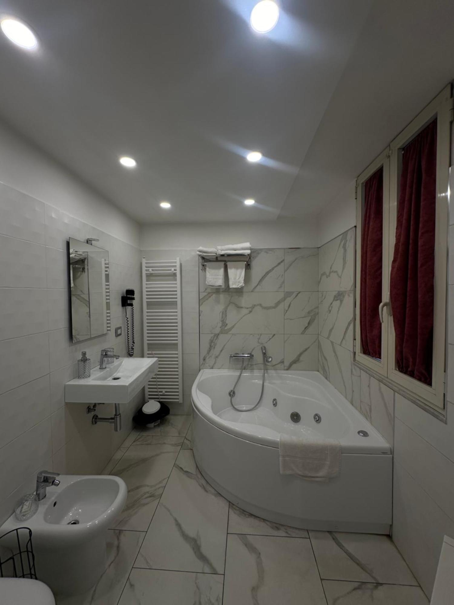 Luxury 2.0 Bed & Breakfast Наполи Екстериор снимка